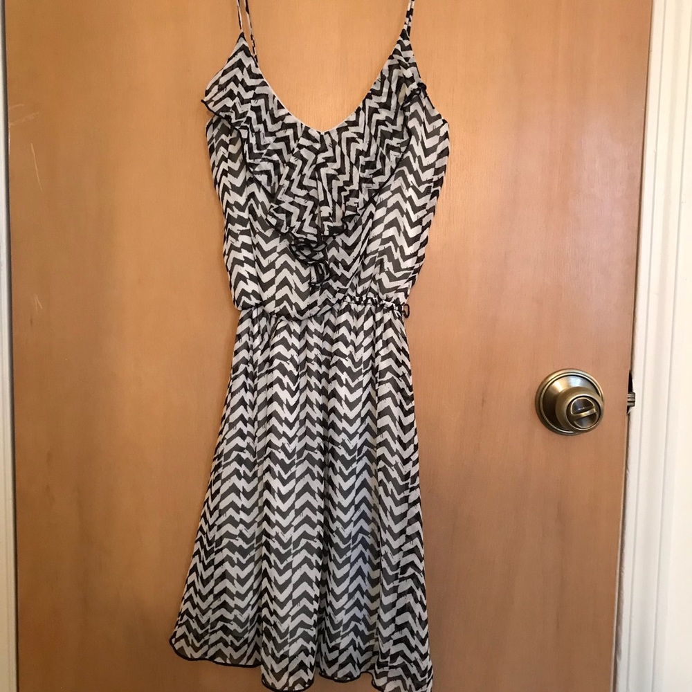 Chevron black and white flounce dress